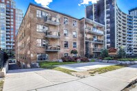 Upper Canada Apartments 165 in Toronto, ON - Building Photo - Building Photo