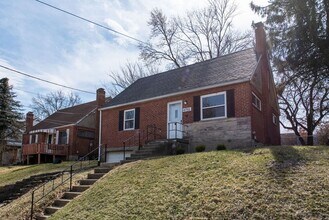 4755 Hardwick Dr in Cincinnati, OH - Building Photo - Building Photo