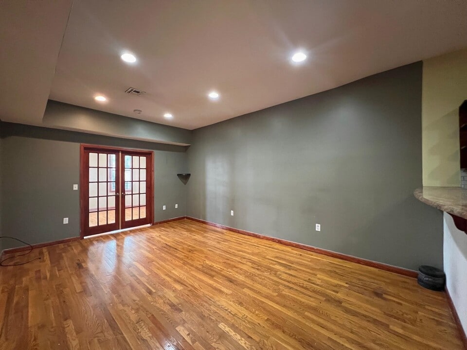243 Pearsall Ave in Jersey City, NJ - Building Photo