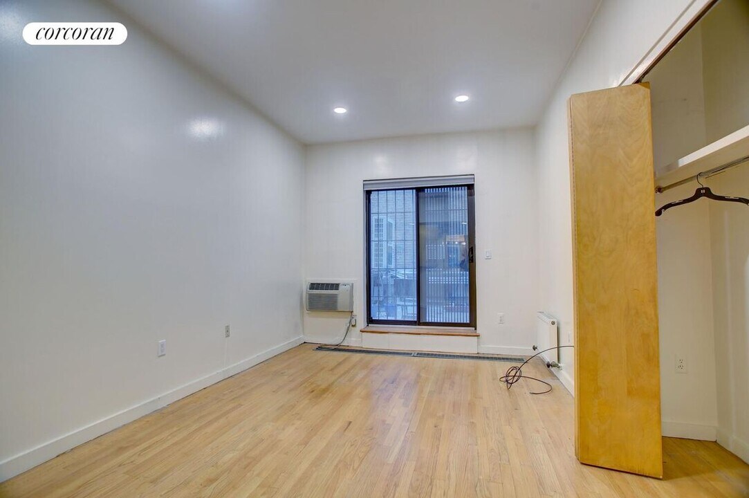 423 Amsterdam Ave in New York, NY - Building Photo