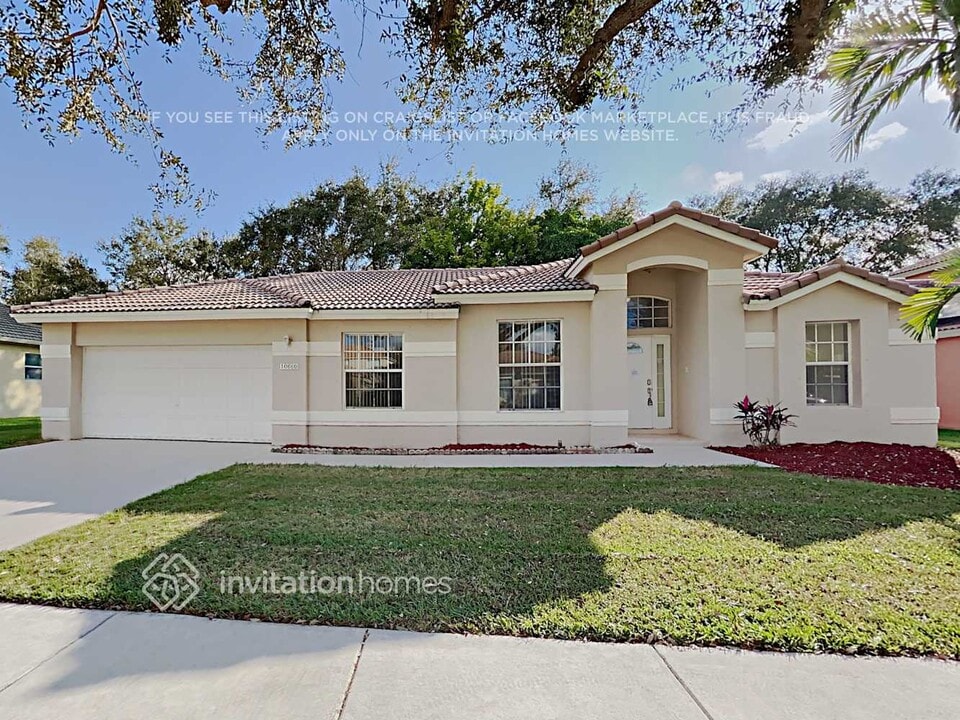 10660 SW 21st St in Miramar, FL - Building Photo