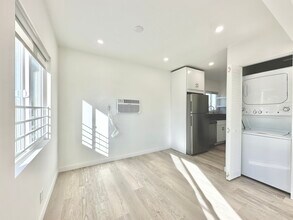 2431 1/2 W Ave 33 in Los Angeles, CA - Building Photo - Building Photo