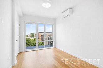 Rogers Avenue, Unit 602 in Brooklyn, NY - Foto de edificio - Building Photo