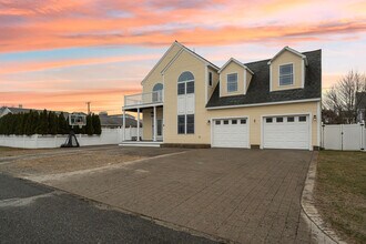 9 Lowell St in Seabrook, NH - Building Photo - Building Photo