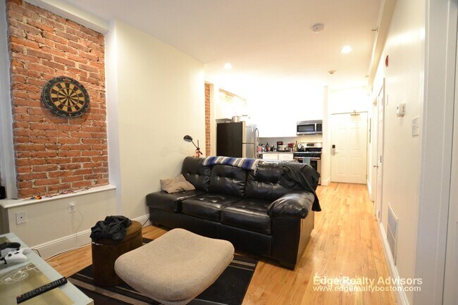 22 Brainerd Rd, Unit 3 in Boston, MA - Foto de edificio - Building Photo