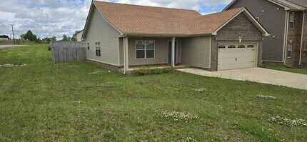 1001 Whitney Dr in Clarksville, TN - Building Photo - Building Photo