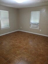 6113 Ave Q 1/2 in Galveston, TX - Building Photo - Building Photo