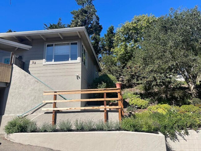 22 Vía Castanada in Monterey, CA - Building Photo - Building Photo