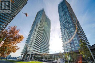 115 McMahon Dr in Toronto, ON - Building Photo