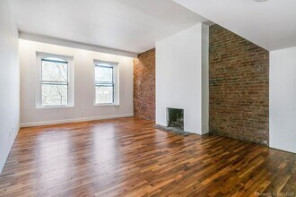 558 Chapel St in New Haven, CT - Building Photo - Building Photo