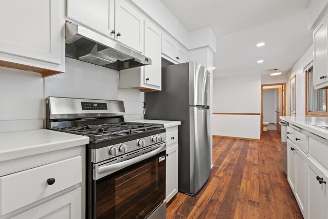 2450 S 95th St in West Allis, WI - Building Photo - Building Photo