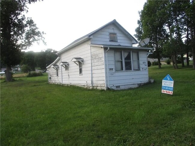 670 N 5th St in Indiana, PA - Foto de edificio - Building Photo