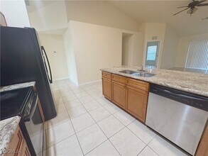 411 Nicholas Pkwy W in Cape Coral, FL - Building Photo - Building Photo