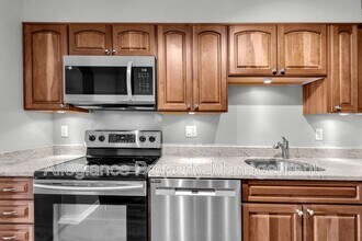 5904 Mt Eagle Dr in Alexandria, VA - Building Photo - Building Photo