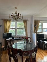 19-10 Utopia Pkwy in Queens, NY - Foto de edificio - Building Photo