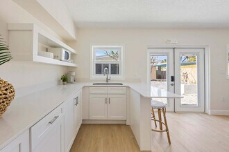 637 S Orlando Ave in Cocoa Beach, FL - Building Photo - Building Photo