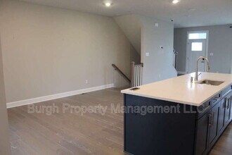 137 Marketplace Ave in Moon Township, PA - Building Photo - Building Photo