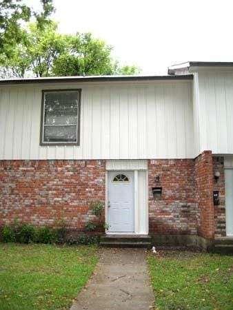 608 N McKinney St in Ennis, TX - Building Photo