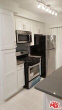 1132 S Oakhurst Dr in Los Angeles, CA - Building Photo - Building Photo