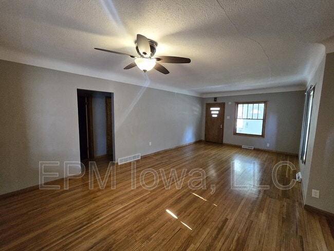 1320 Leavitt St in Waterloo, IA - Building Photo - Building Photo