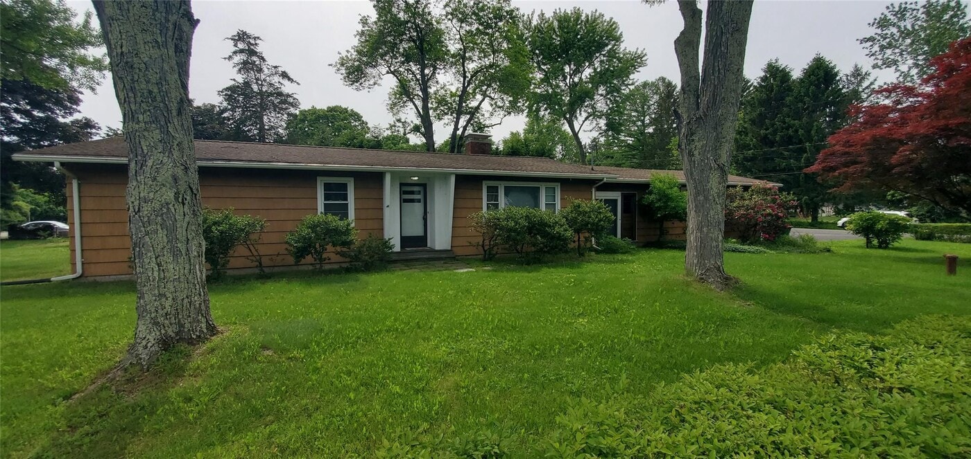 60 Mountain View Rd in Fishkill, NY - Building Photo