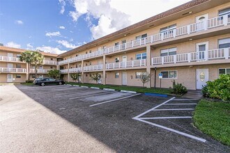 608 SW Natura Blvd in Deerfield Beach, FL - Building Photo - Building Photo