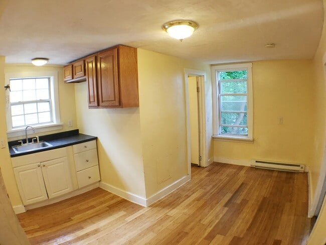 119 Prospect St, Unit apt 3 in Athol, MA - Foto de edificio - Building Photo