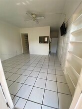 2031 NE 167th St in North Miami Beach, FL - Building Photo - Building Photo
