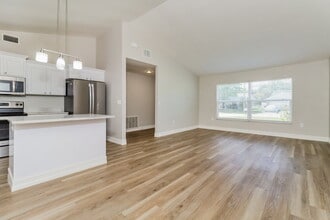 7809 Putnam Cir in New Port Richey, FL - Building Photo - Building Photo