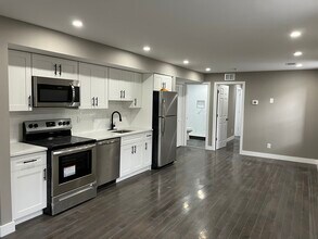1235 S 47th St, Unit Apt 3F in Philadelphia, PA - Building Photo - Building Photo