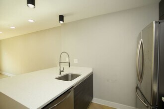 949 W Grace St, Unit 201G in Chicago, IL - Building Photo - Building Photo