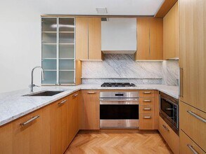 300 W 122nd St in New York, NY - Building Photo - Building Photo