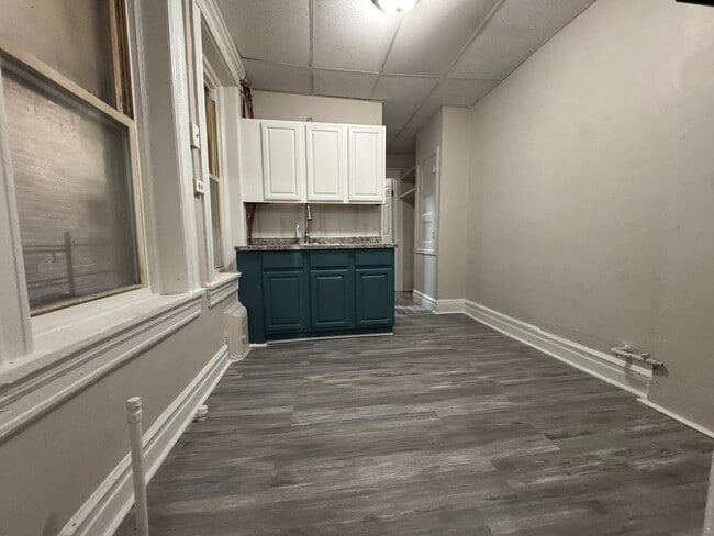 98 Romaine Ave, Unit 2