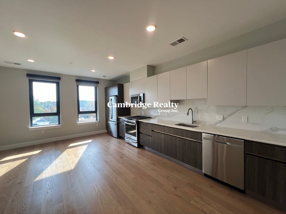 16 Central St, Unit T in Somerville, MA - Foto de edificio