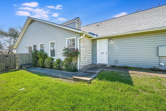 528 Cutty Trail in Lakeway, TX - Building Photo - Building Photo