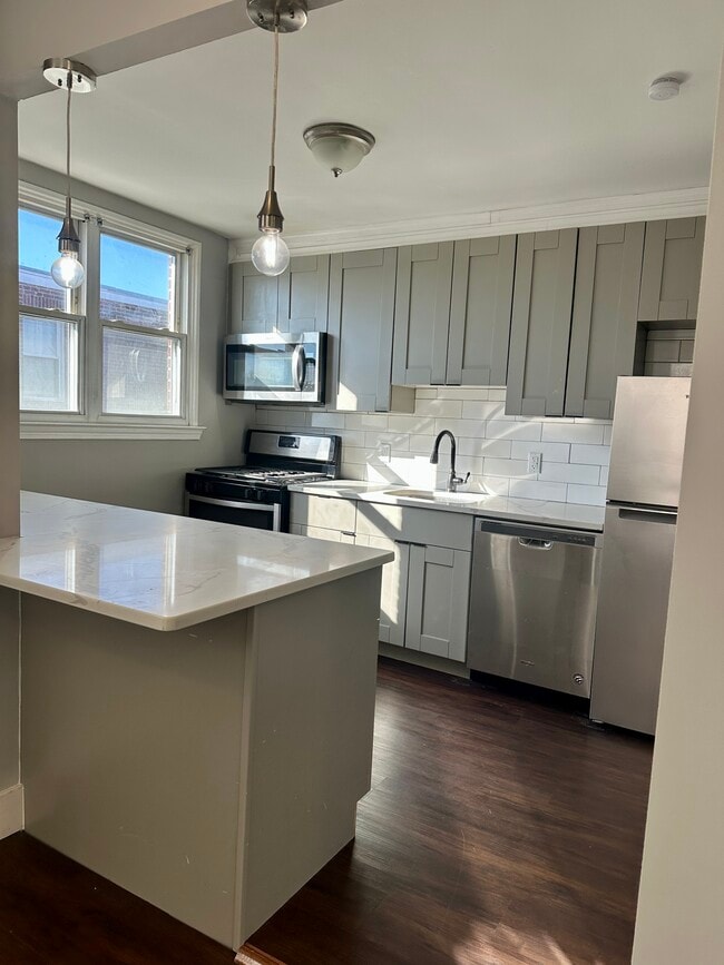 1321 E Johnson St, Unit 1 in Philadelphia, PA - Foto de edificio - Building Photo