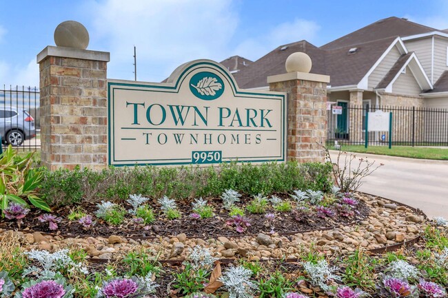 Town Park Townhomes in Houston, TX - Building Photo - Building Photo