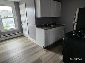 136 Windsor Ave in Meriden, CT - Building Photo - Building Photo