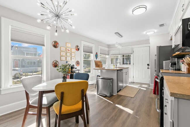 620 15th St N, Unit Front House, Unit Front House