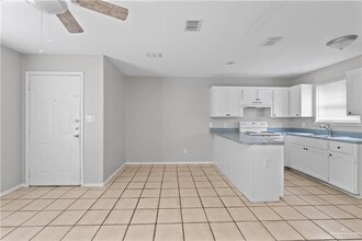 10 Hibiscus Ave in McAllen, TX - Building Photo - Building Photo