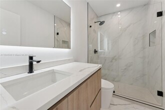 6625 SW 45th St in Miami, FL - Foto de edificio - Building Photo