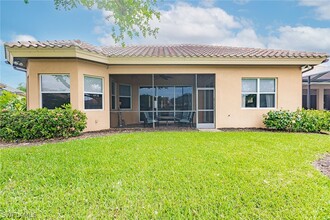 6105 Dogleg Dr in Naples, FL - Foto de edificio - Building Photo