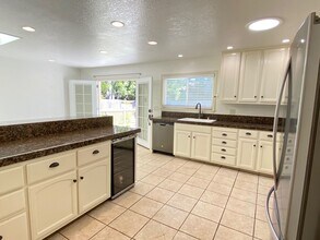 3820 Sherbrook Dr in Santa Rosa, CA - Building Photo - Building Photo