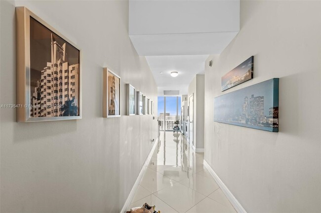 888 Biscayne Blvd in Miami, FL - Building Photo - Building Photo