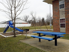 Bolivar Fields in Bolivar, MO - Foto de edificio - Building Photo