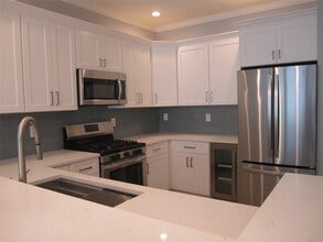 163 Windward Ct S in Port Jefferson, NY - Building Photo - Building Photo