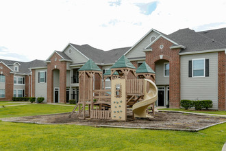 Lafayette Village in Houston, TX - Building Photo - Building Photo