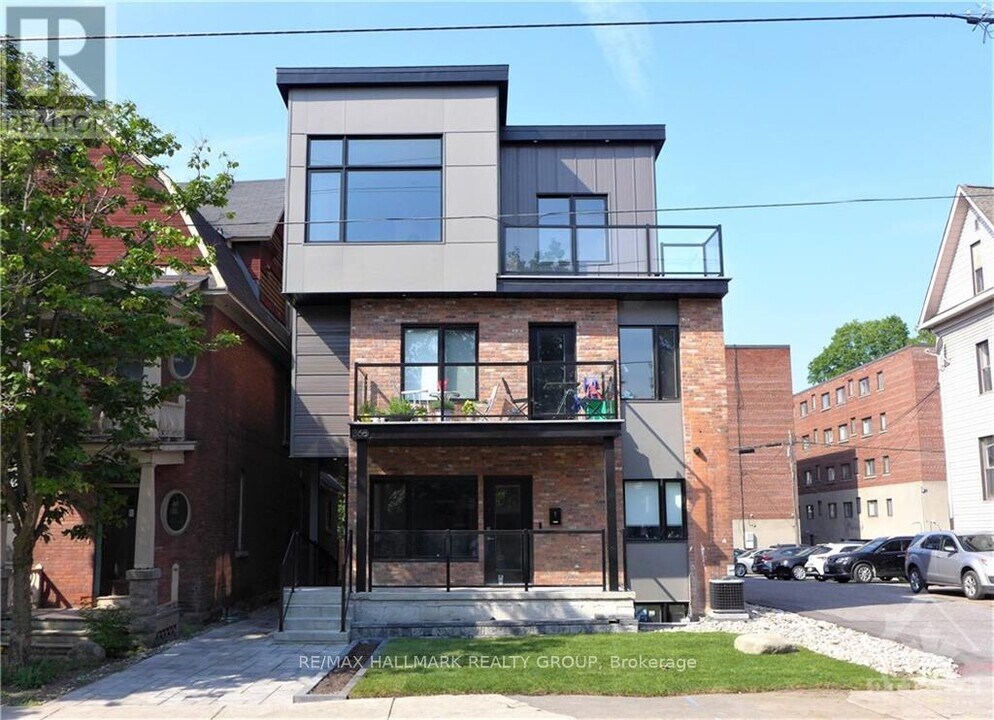 368-368 Chapel St in Ottawa, ON - Building Photo