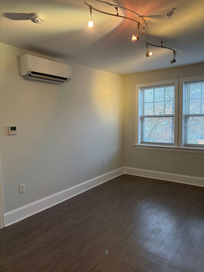 3300 Rhode Island Ave in Mount Rainier, MD - Foto de edificio - Building Photo