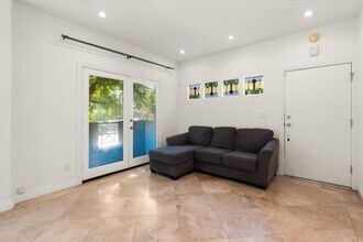 15153 Burbank Blvd in Los Angeles, CA - Building Photo - Building Photo